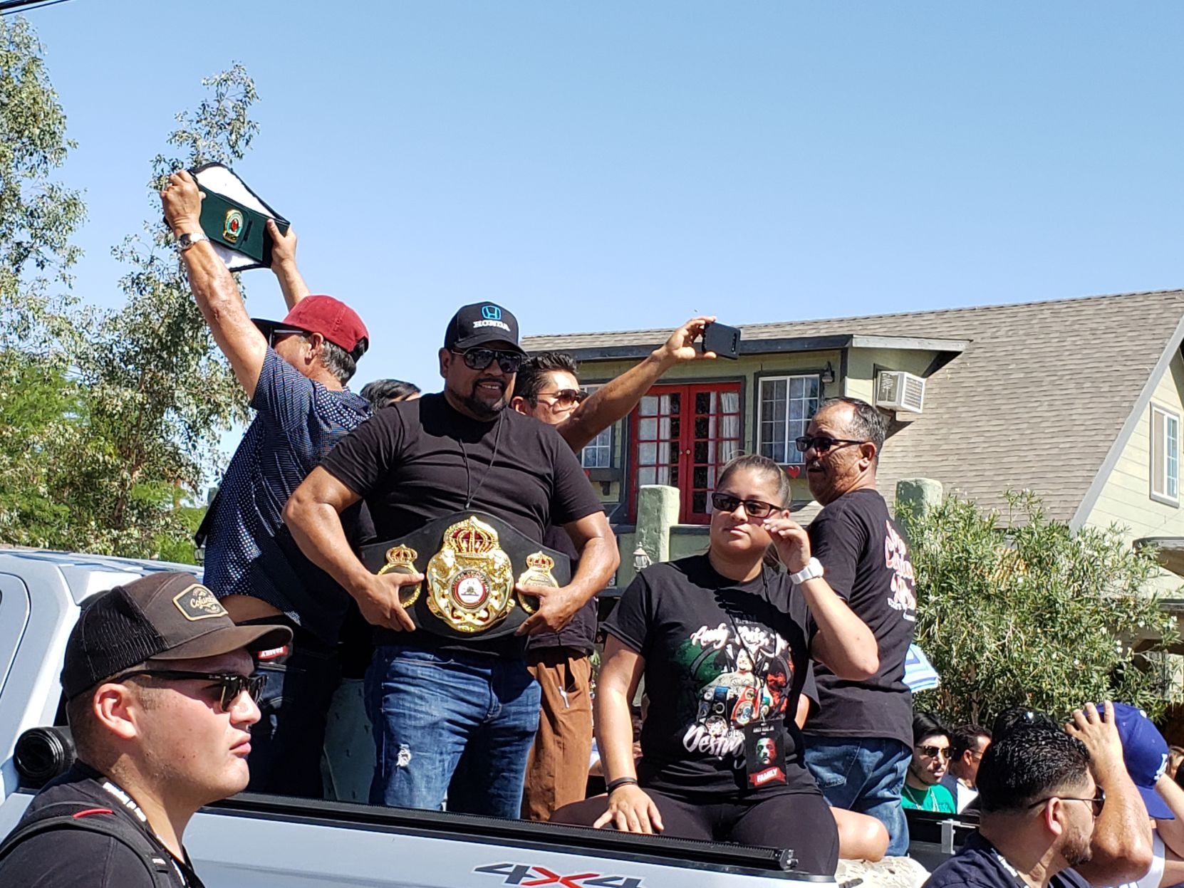 Heavyweight champ receives hometown welcome in parade & rally
